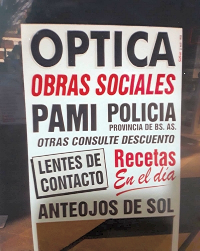 cartel caballete para publicidad vereda en zona oeste OPTICA